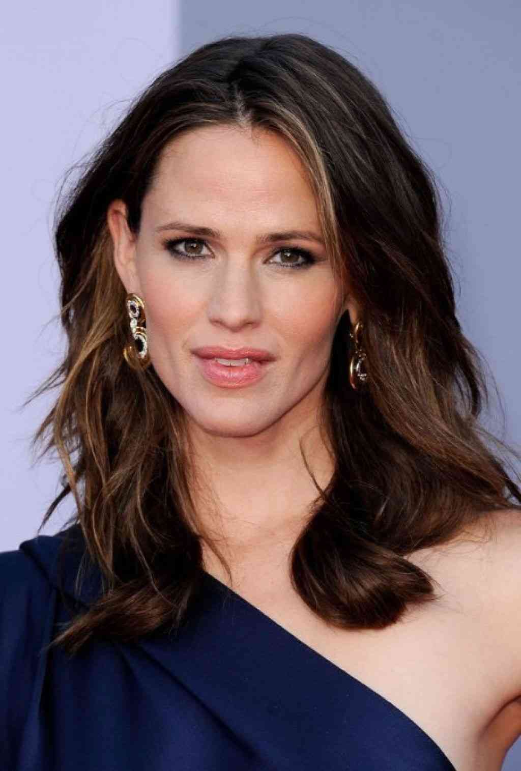 18 Best Long Hairstyles for Women Over 40