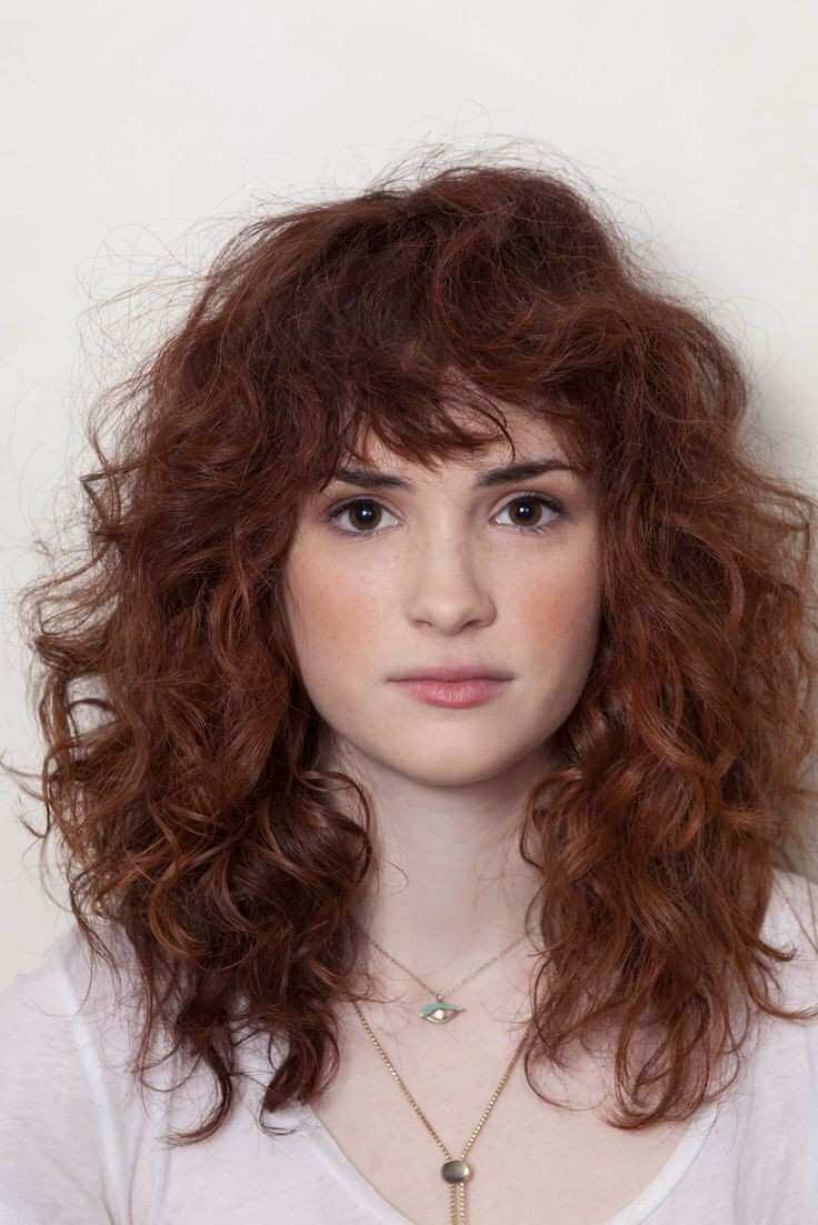 13 Gorgeous Messy Hairstyles for Curly Hair